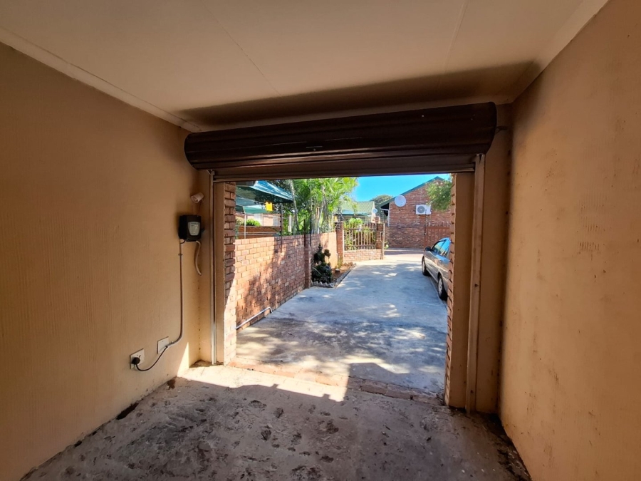 3 Bedroom Property for Sale in Geelhoutpark North West